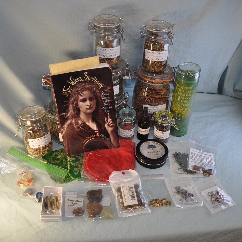 The Wicca Spellbook first edition 1994 paperback plus A LOT more (103)